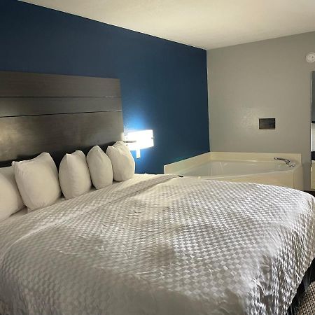 Clairmont Inn & Suites - Warren Kültér fotó