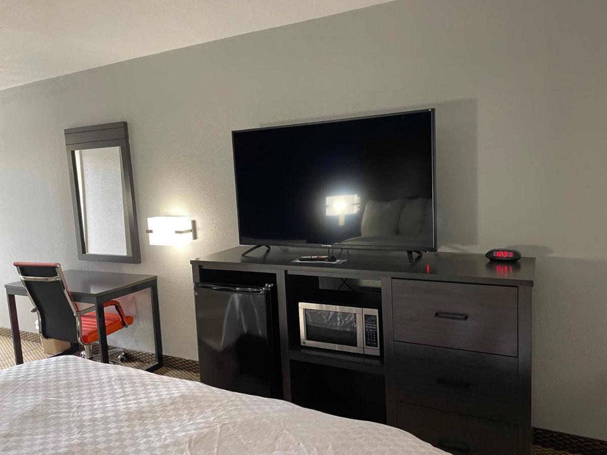 Clairmont Inn & Suites - Warren Kültér fotó