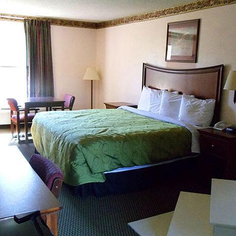 Clairmont Inn & Suites - Warren Szoba fotó