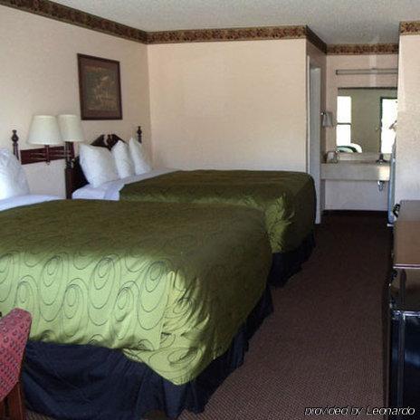 Clairmont Inn & Suites - Warren Szoba fotó