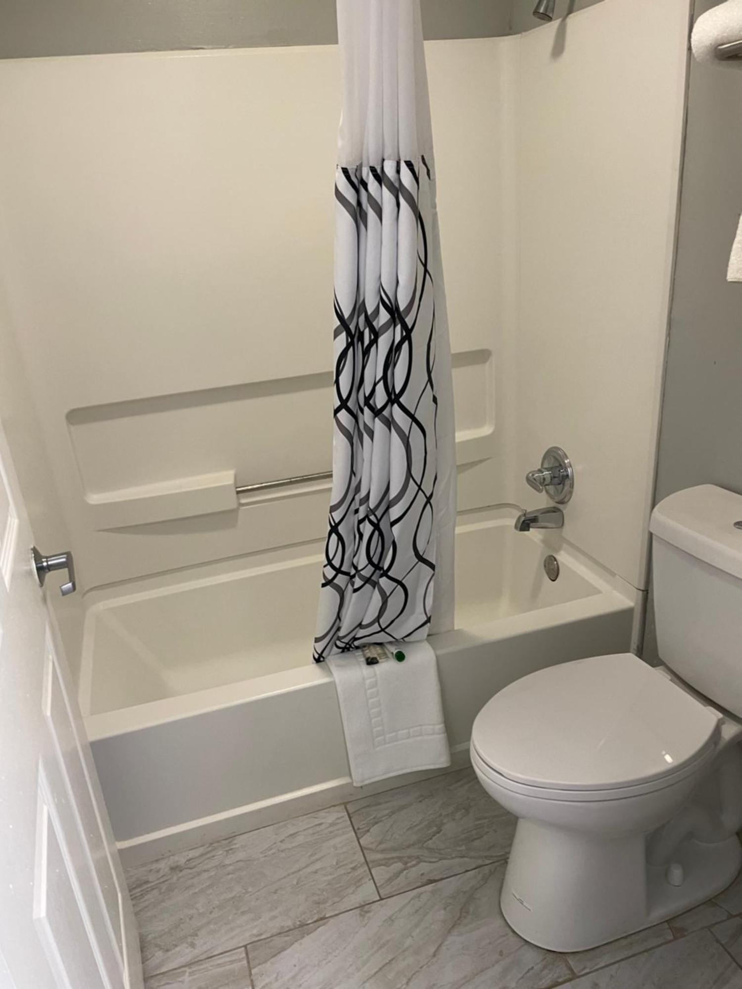 Clairmont Inn & Suites - Warren Kültér fotó