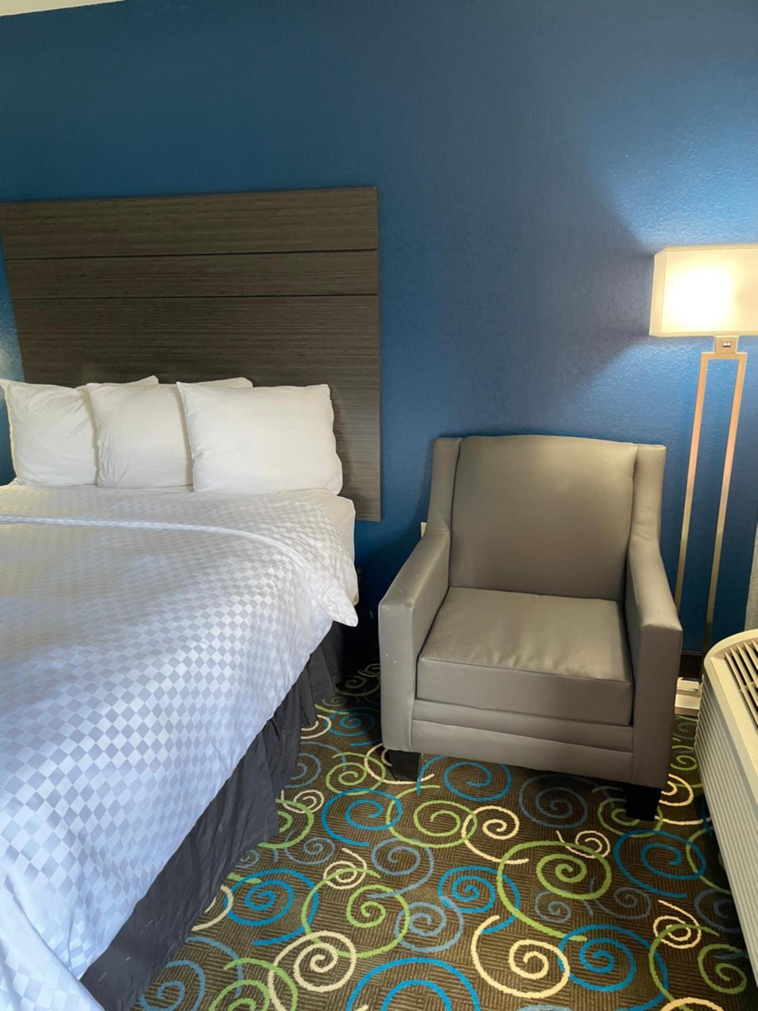 Clairmont Inn & Suites - Warren Kültér fotó