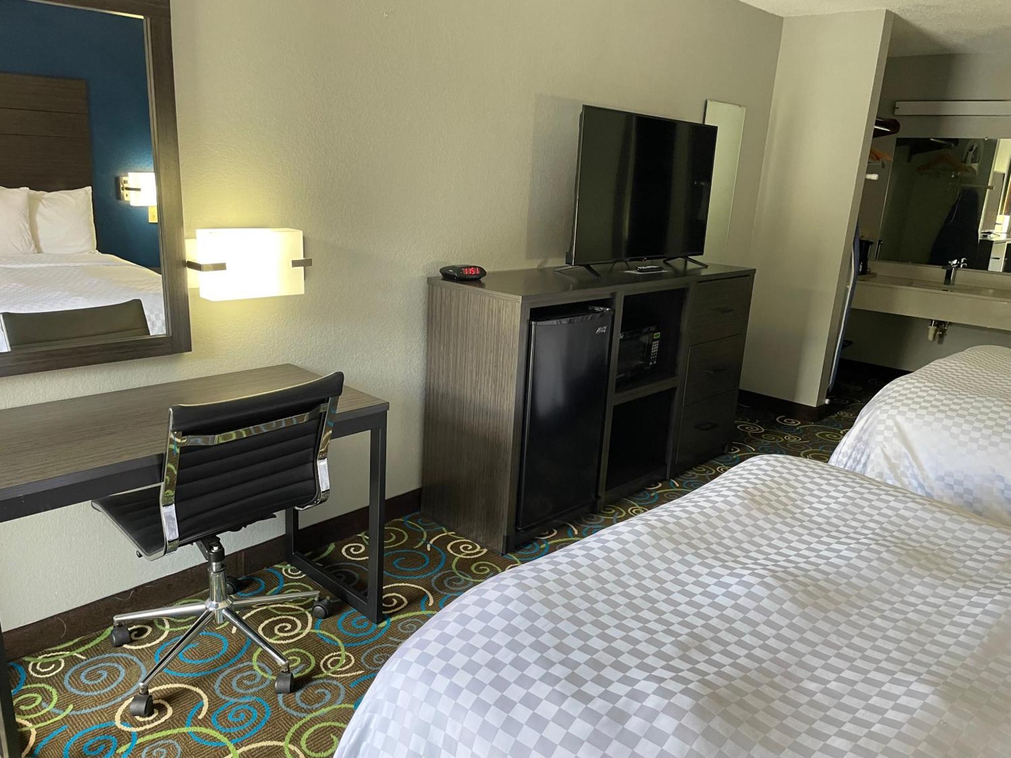Clairmont Inn & Suites - Warren Kültér fotó