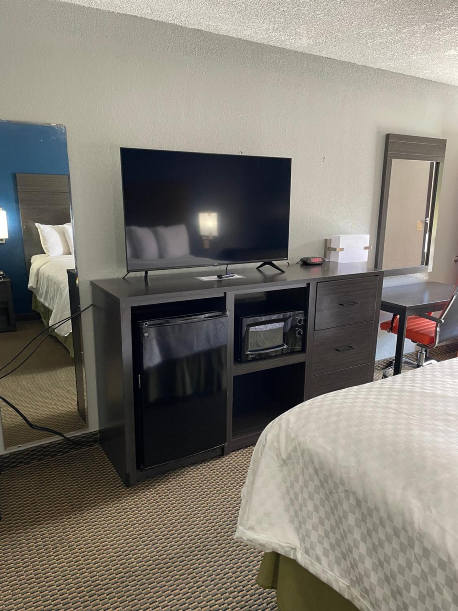Clairmont Inn & Suites - Warren Kültér fotó