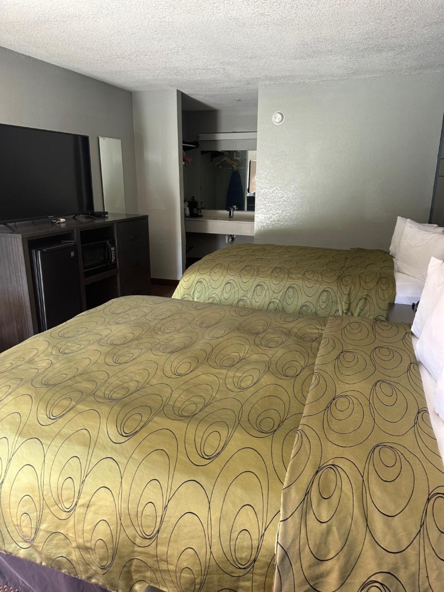 Clairmont Inn & Suites - Warren Kültér fotó
