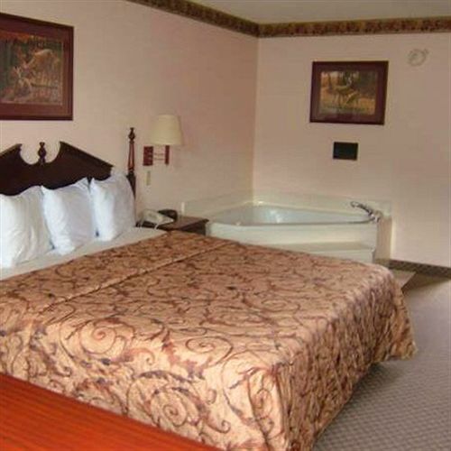 Clairmont Inn & Suites - Warren Szoba fotó