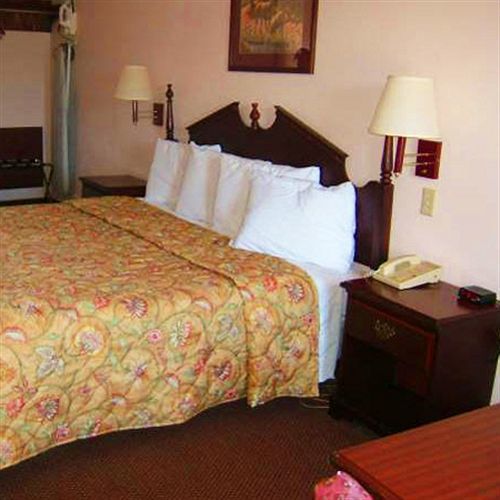 Clairmont Inn & Suites - Warren Szoba fotó