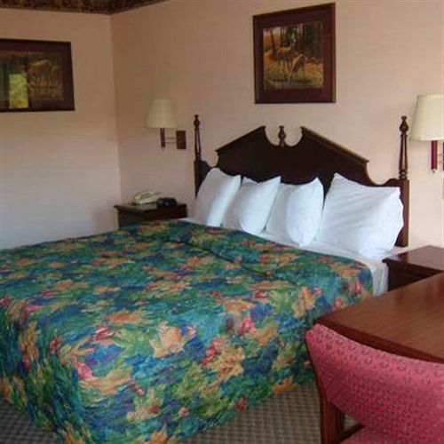 Clairmont Inn & Suites - Warren Szoba fotó