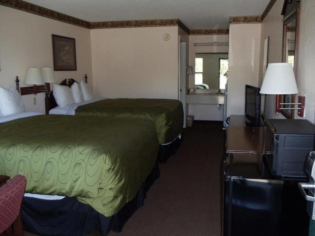 Clairmont Inn & Suites - Warren Kültér fotó