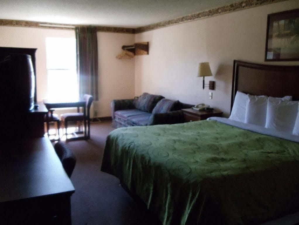 Clairmont Inn & Suites - Warren Kültér fotó