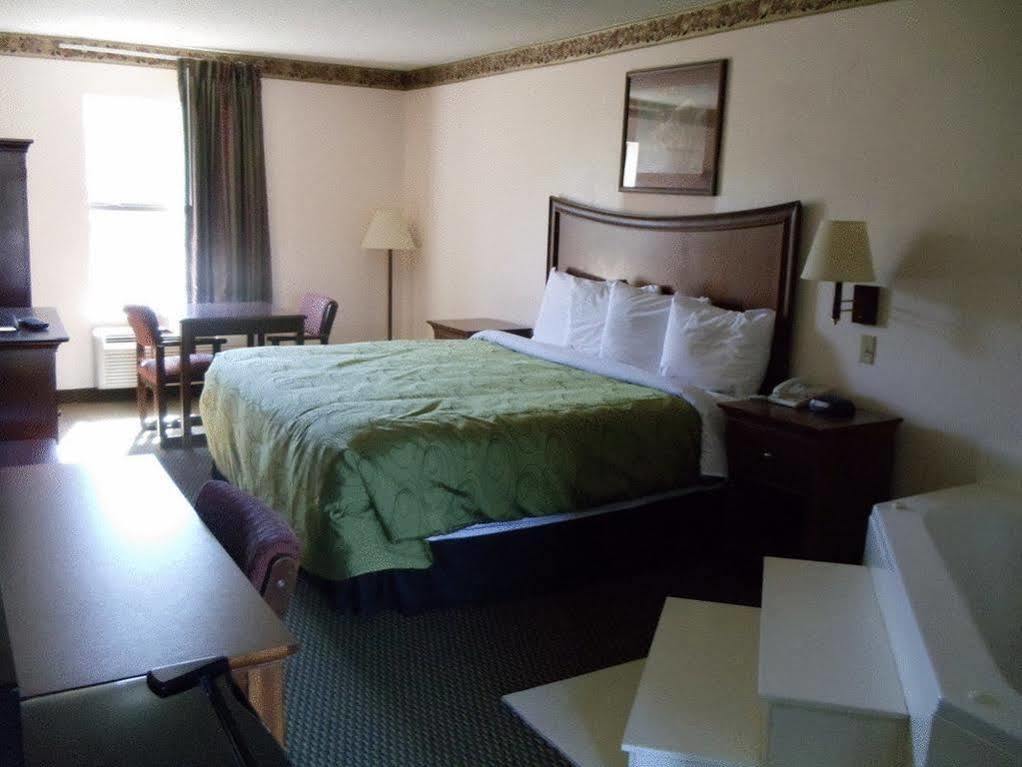 Clairmont Inn & Suites - Warren Kültér fotó
