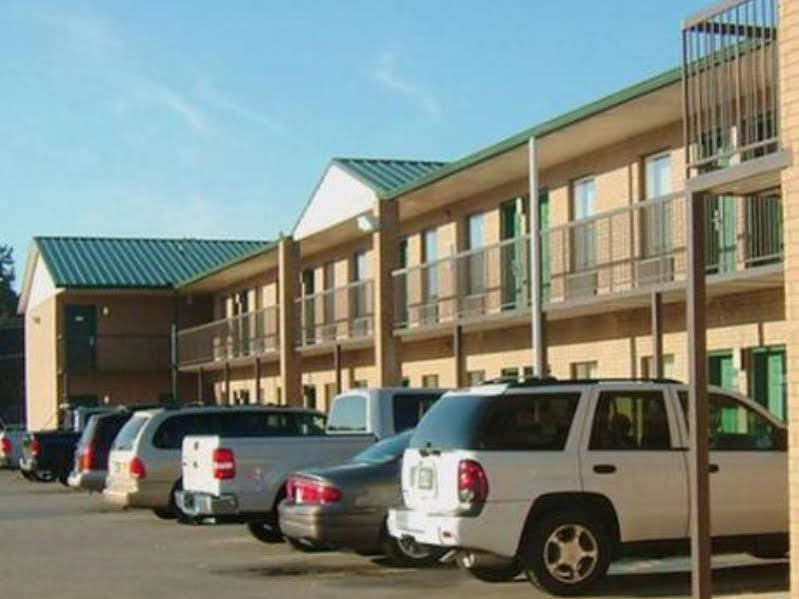 Clairmont Inn & Suites - Warren Kültér fotó